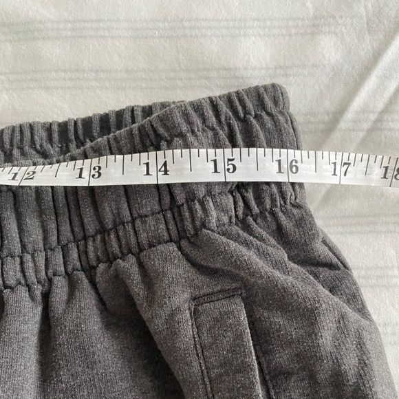 MEN'S SWEAT SHORTS SIZE  L - Picture 4 of 8